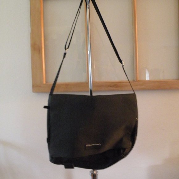 Kenneth Cole Reactions messenger bag NWOT - Picture 1 of 9